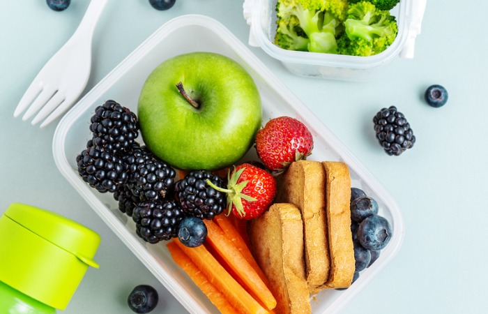 Are you curious about what UAB dietitians eat in a day? Click below to see examples from different dietitians on their daily nutritional habits!