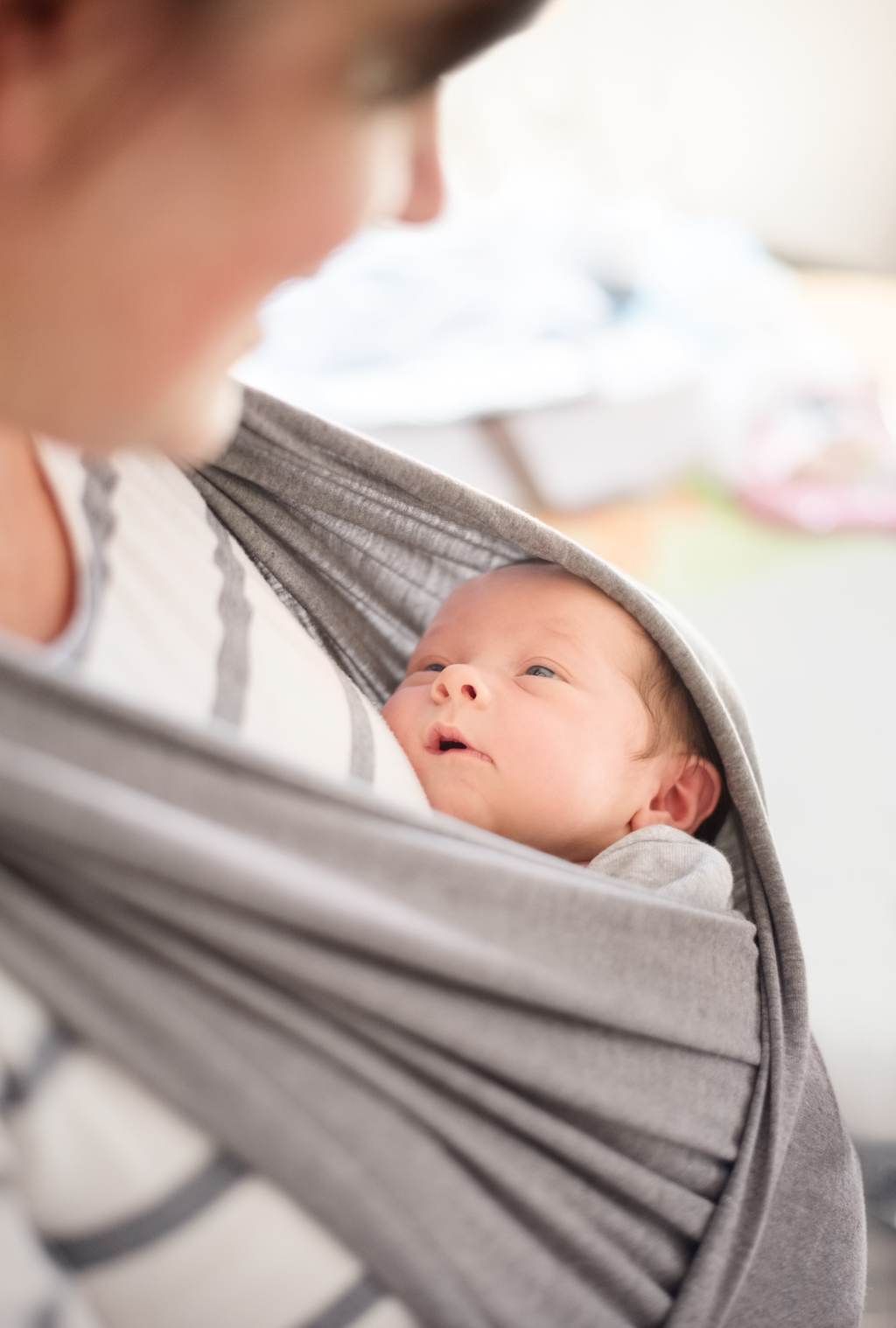  Class teaches new parents the basics of ‘babywearing’